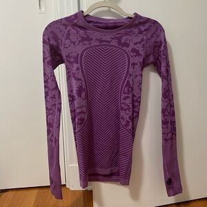 Lululemon size 2 long-sleeve shirt